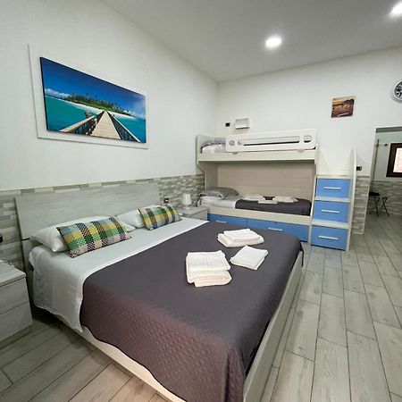 Casa Vacanze Luisa เนเปิลส์ ภายนอก รูปภาพ