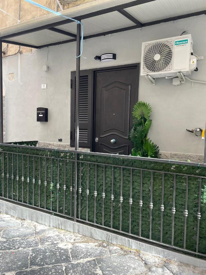 Casa Vacanze Luisa เนเปิลส์ ภายนอก รูปภาพ