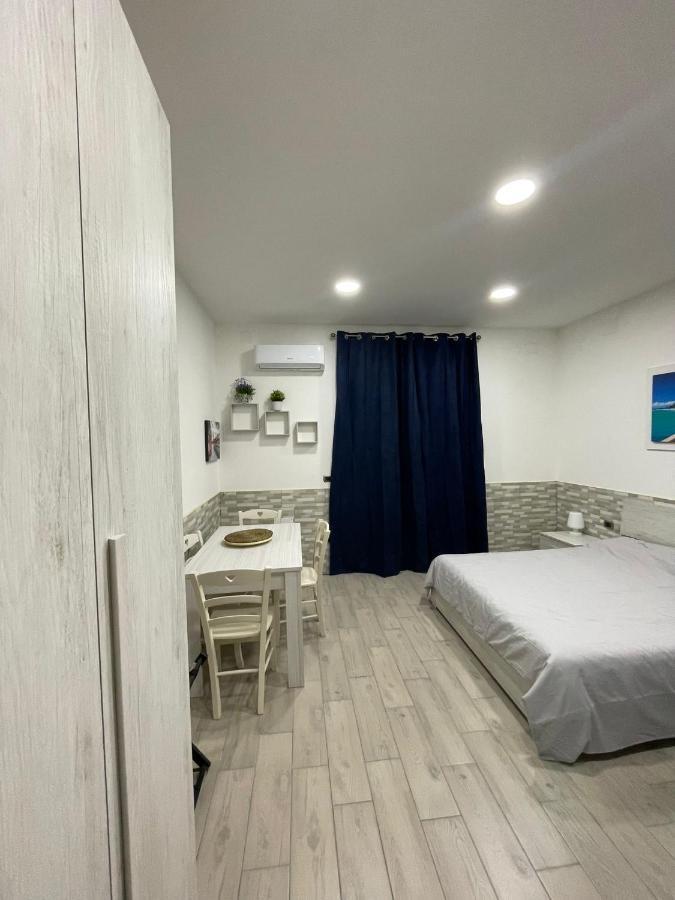 Casa Vacanze Luisa เนเปิลส์ ภายนอก รูปภาพ