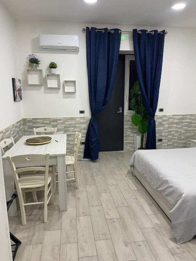 Casa Vacanze Luisa เนเปิลส์ ภายนอก รูปภาพ