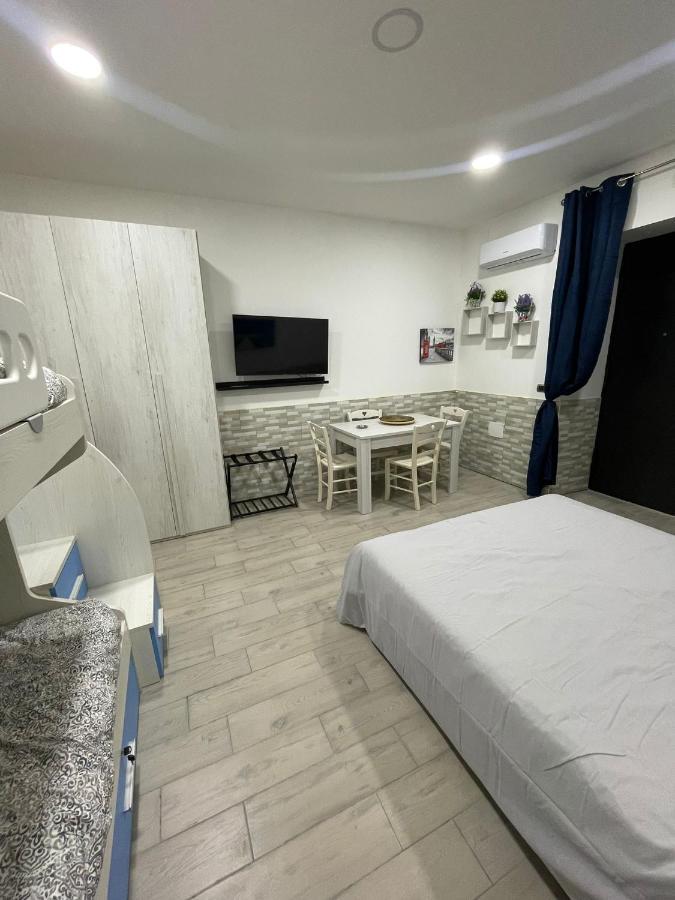 Casa Vacanze Luisa เนเปิลส์ ภายนอก รูปภาพ