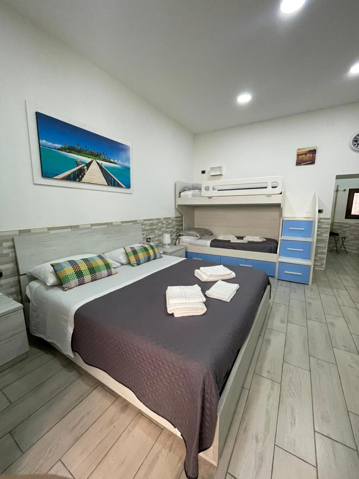 Casa Vacanze Luisa เนเปิลส์ ภายนอก รูปภาพ