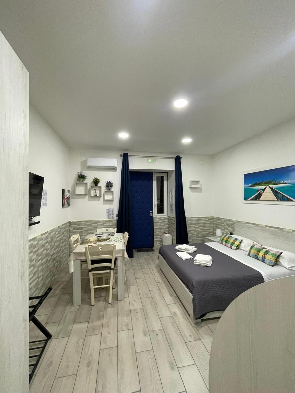 Casa Vacanze Luisa เนเปิลส์ ภายนอก รูปภาพ